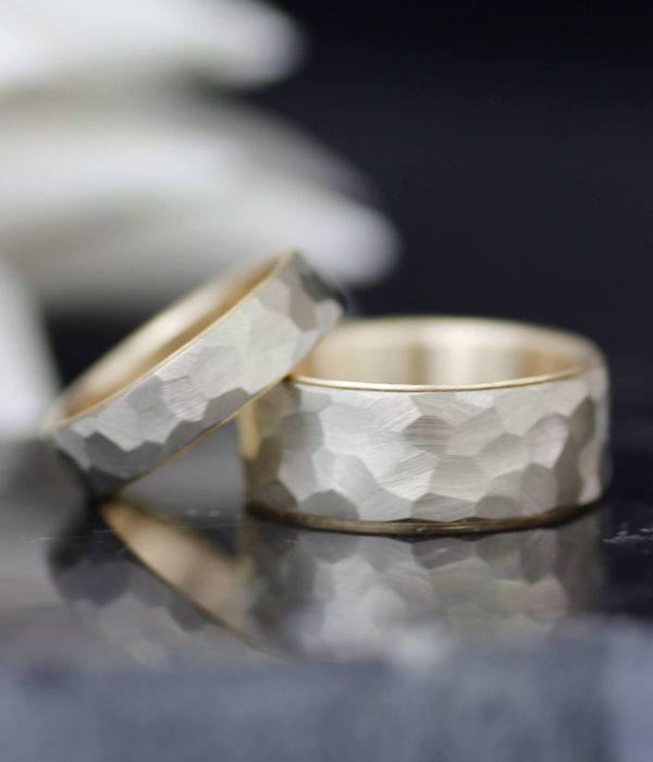 Kwhiteandyellowgoldgenderneutrallinedweddingband scaled