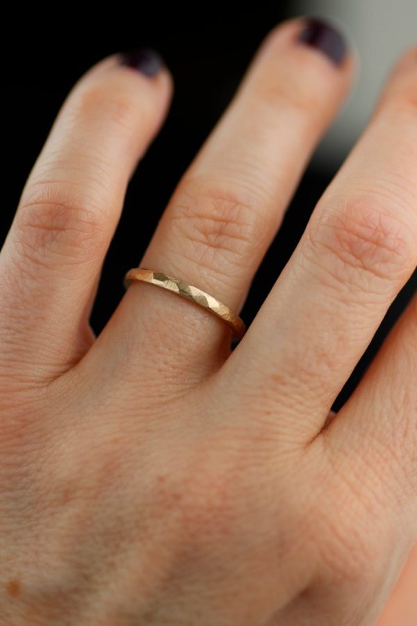 THICK AND THIN FACETED WEDDING SET