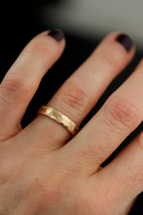 THICK AND THIN FACETED WEDDING SET