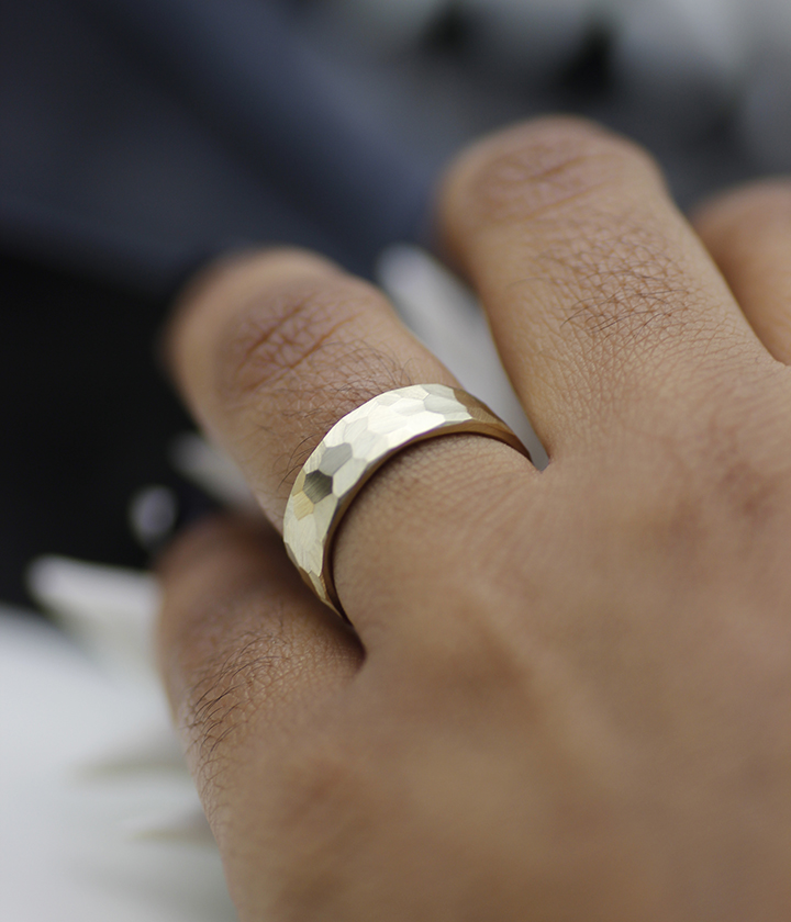 6MM STRAIGHT EDGE FACETED WEDDING BAND LOLiDE