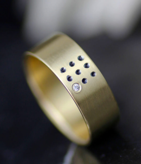 griddiamondandyellowgoldgenderneutralweddingband scaled