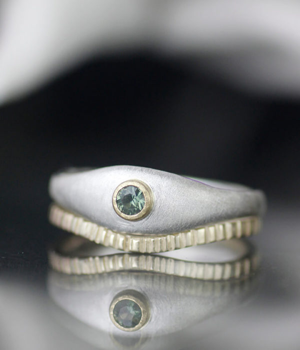 dune green sapphire with crenelated band