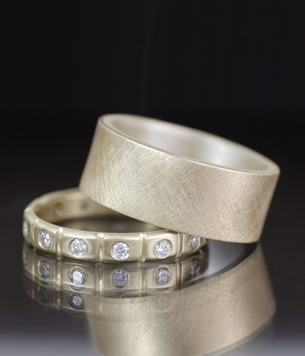 fat scratch with crenelated band black