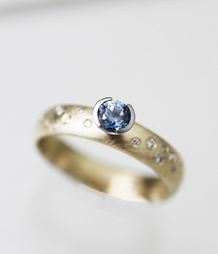 Half Round Studded Band | Mociun 18K Gold / Blue Montana Sapphire