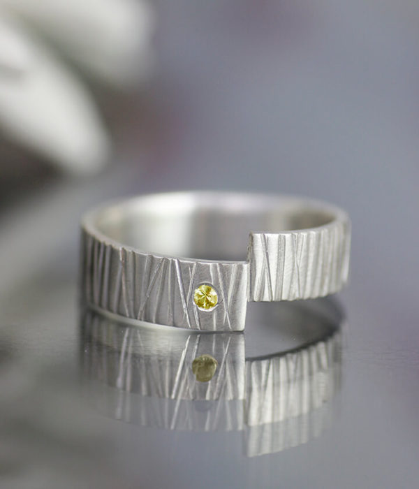 vis a vis yellow sapphire soft