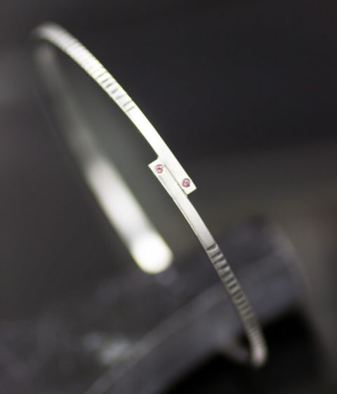 snake eyes sapphire bangle