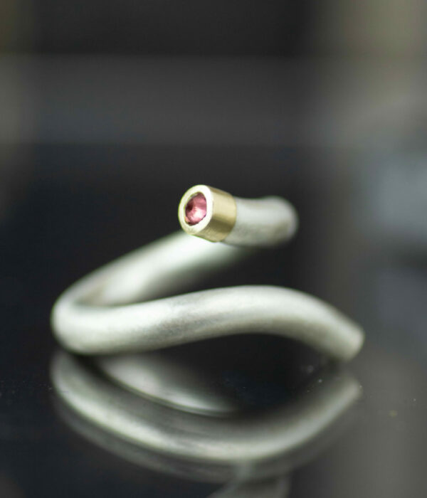 eve ring  gold and umba sapphire