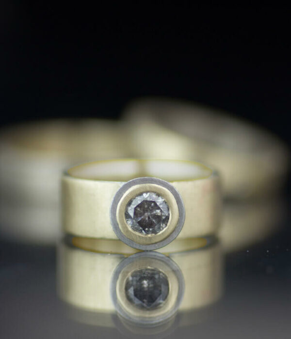 salt and pepper circle in circle band