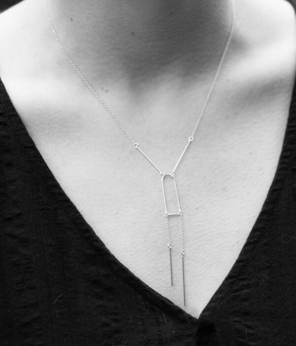 Model Stelring Silver Kinetic Lines Necklace 1 Scaled
