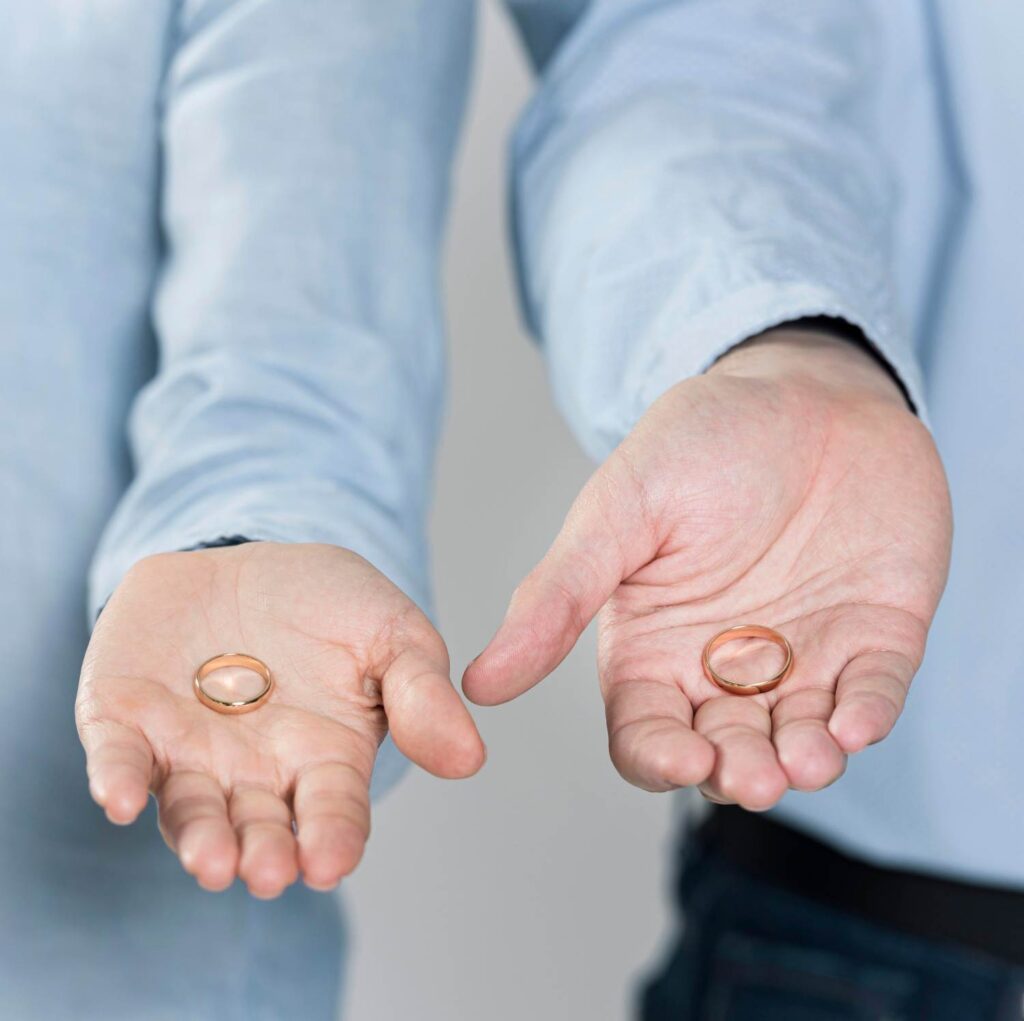 Gender-Neutral Rings for Your Wedding - Lolide