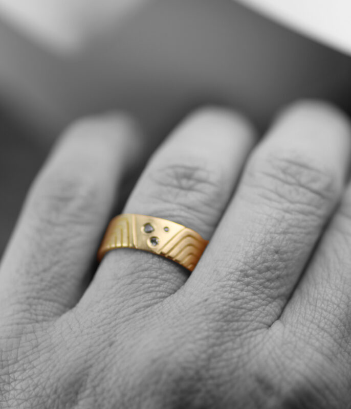 Groovy Triangle Salt and Pepper Geometric Modern Wedding Band - Image 7